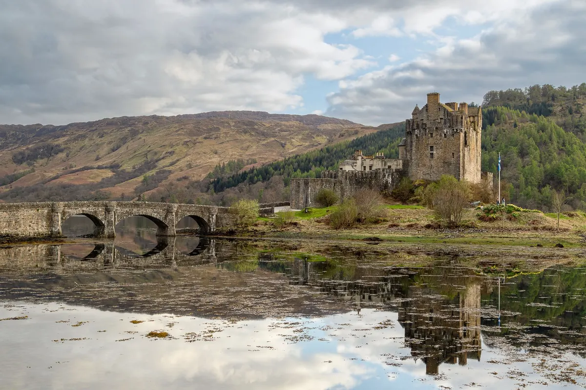 Loch Awe vs Loch Tay: Comparing Scotland's Best Lochside Castles